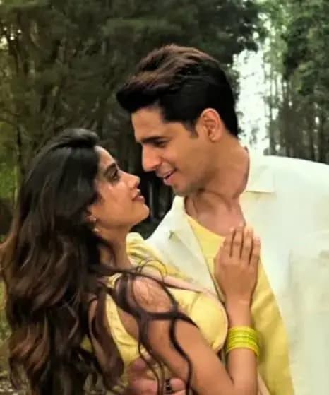 फ़िल्म परम सुंदरी ने बॉक्स ऑफिस कलेक्शन में भारत में 51.31 करोड़ रुपये और वर्ल्डवाइड 84.29 करोड़ रुपये की कमाई की  