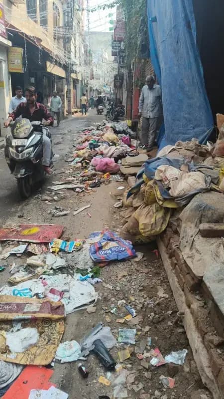 लखनऊ में स्वच्छता की उडाई जा रही धज्जियां, मेयर के आदेश बेअसर
