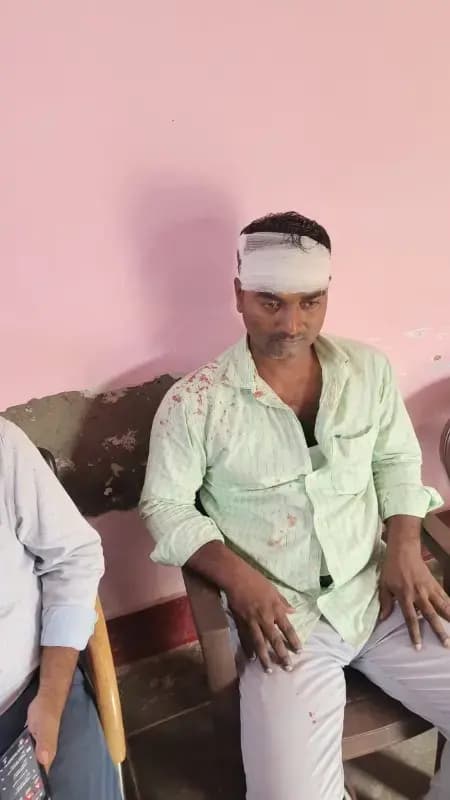 
लेखपाल  को  घायल युवक की मदद करना पडा भारी,शक के आधार पर लेखपाल की  पिटाई,सैरपुर क्षेत्र की घटना 

