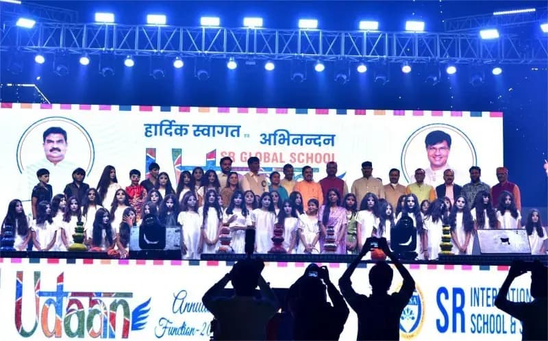 एस आर ग्रुप ऑफ़ इंस्टीट्यूशन्स में वार्षिकोत्सव‘सृजन–2025’का भव्य,अदभुत और रंगारंग आयोजन
