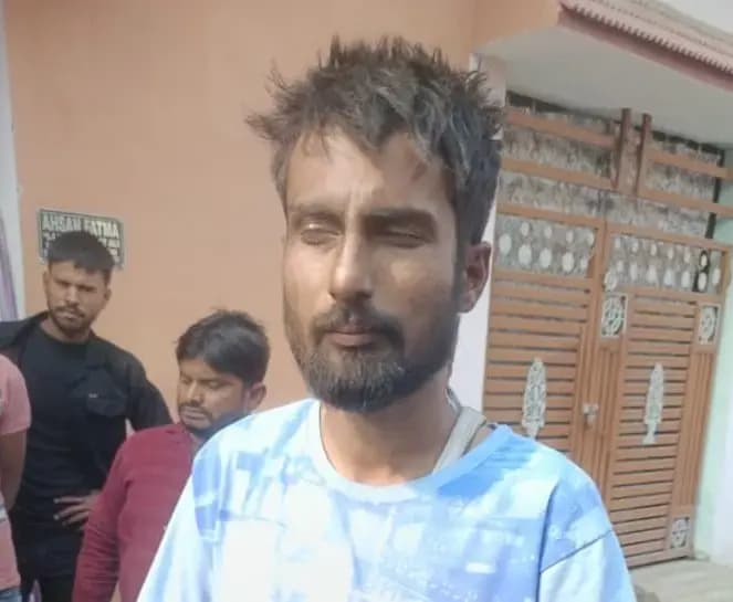 ठाकुगंज इलाके के मकान में लगी भीषण आग,युवक झुलसा 
