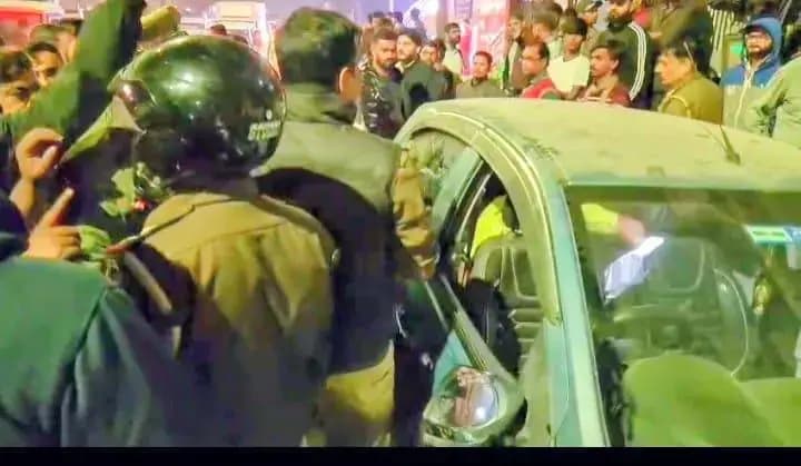 नशे में धुत होकर कार चालक ने कई गाड़ियों को मारी टक्कर, एक गंभीर रूप से घायल