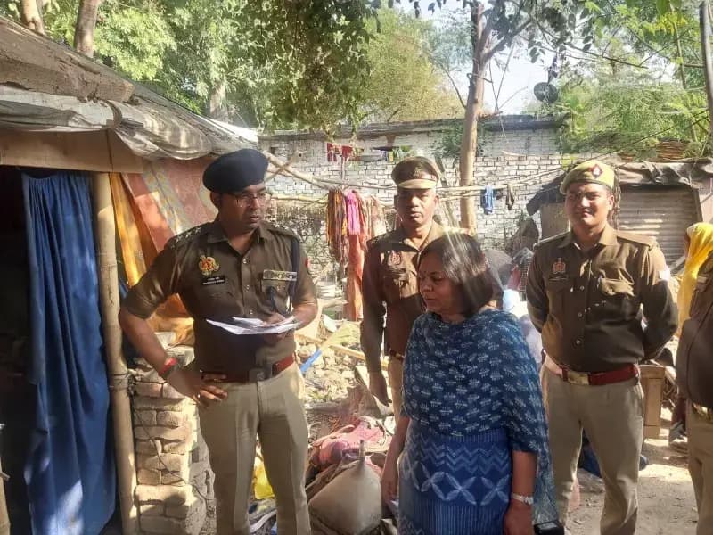 पुलिस उपायुक्त लखनऊ शहर के दक्षिणी जोन में घुसपैठियों के खिलाफ अभियान में पहुंचे
