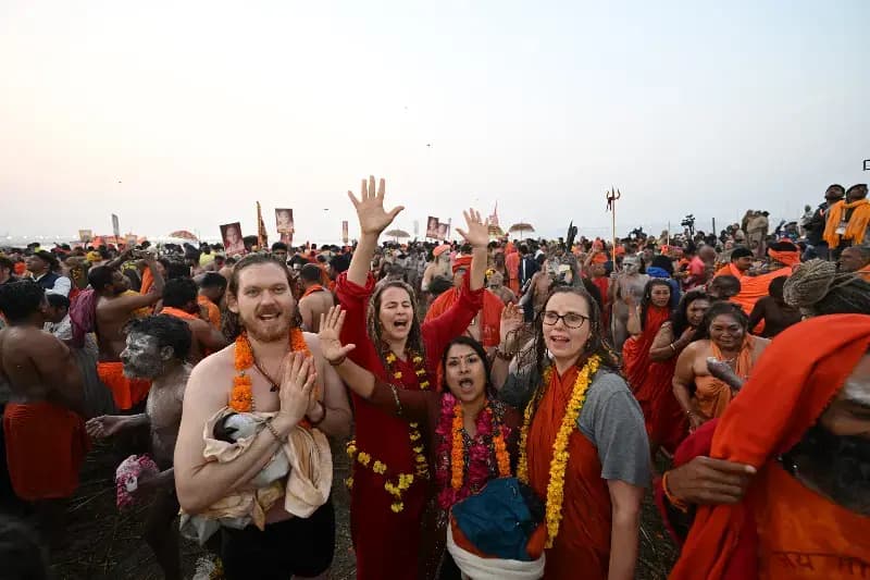 युवाओं में बढ़ा धार्मिक पर्यटन,नए साल पर लाखों की संख्या में  पहुंच रहे काशी, मथुरा,अयोध्या 