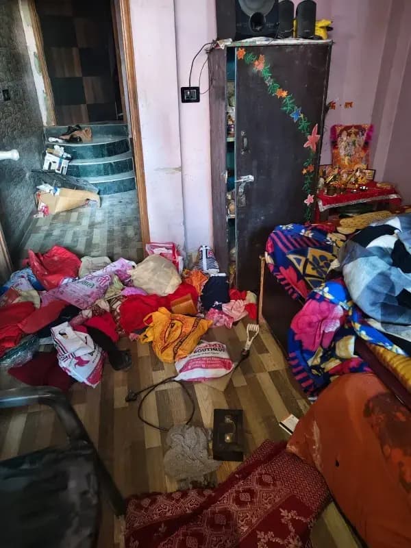 आरक्षी पत्नी व बच्चों से मिलने गए सेवा निवृत्त पुलिसकर्मी के घर लाखों की चोरी
