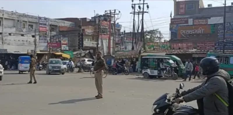  लखनऊ में ट्रैफिक व्यवस्था दुरुस्त करने के लिए चला विशेष अभियान