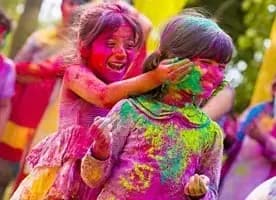  होली में मस्ती और उत्साह का माहौल,लोगो के बीच अभी से मनाई जा रही खुशियां