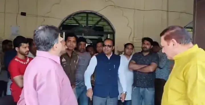 UP बागपत की नगर पालिका भड़ाना के EO के बिगड़े बोल