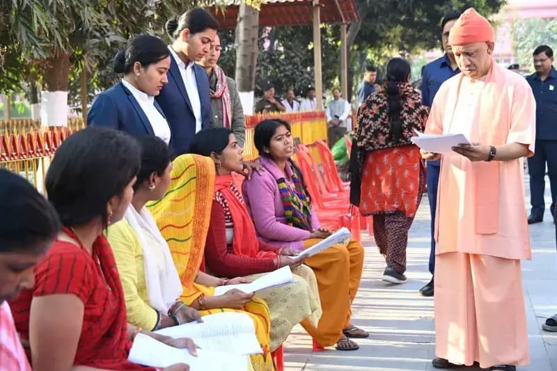बेफिक्र होकर उपचार कराएं, सरकार देगी भरपूर आर्थिक सहायता -  सीएम योगी

