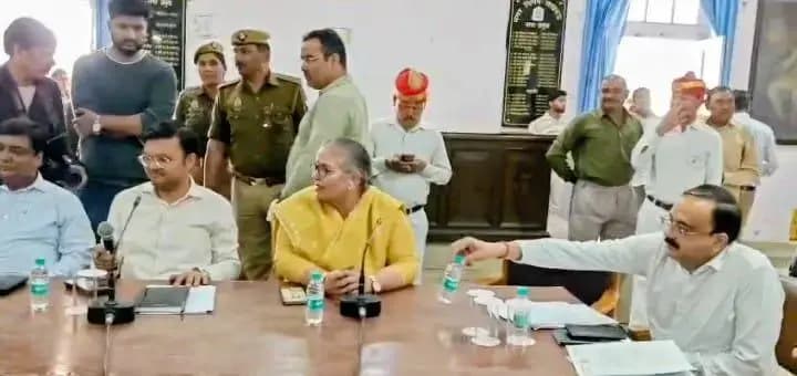 लखनऊ नगर निगम की लिफ्ट खराब, स्मार्ट सिटी के दावे की खुली पोल
