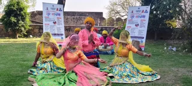 
 UP में 'सुर साधना' की गूंज, 22 जिलों में स्थानीय कलाकारों को मिला बड़ा मंच