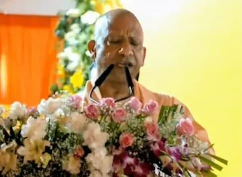 उप निरीक्षक भर्ती परीक्षा संबंधी मामले पर मुख्यमंत्री योगी आदित्यनाथ सख्त