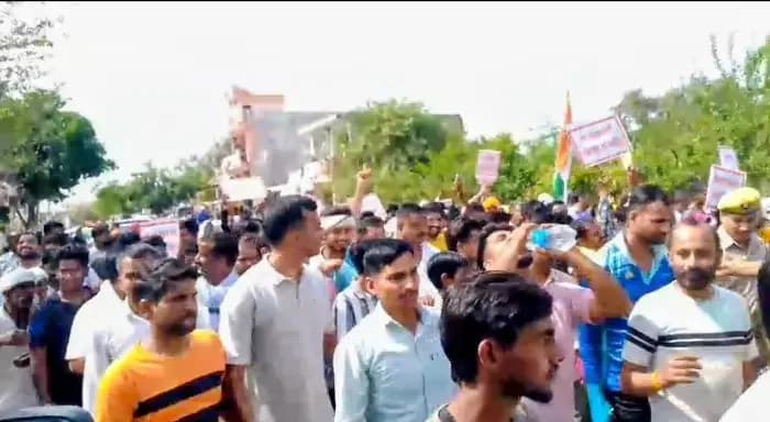 लखनऊ के BKT इलाके में LDA की नैमिष नगर योजना को लेकर किसानों का विरोध प्रदर्शन 

