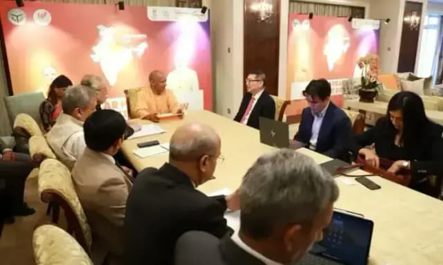 मुख्यमंत्री योगी आदित्यनाथ से सिंगापुर के उच्चायुक्त साइमन वोंग ने की शिष्टाचार भेंट