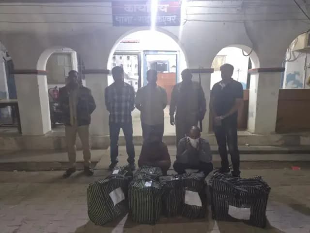  ANTF मेरठ टीम ने दो तस्करो को पकड़ा,लाखो का अवैध सामान बरामद
