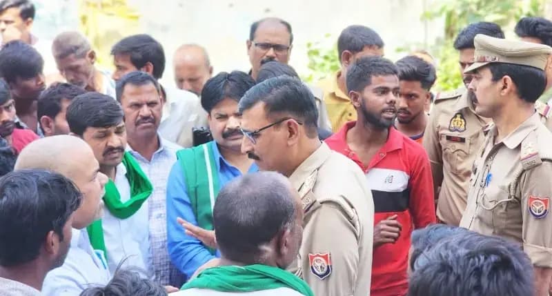 लखनऊ के गुडंबा क्षेत्र में हाईटेंशन लाइन की चपेट में आकर श्यामू की मौत, मुआवजे की मांग 