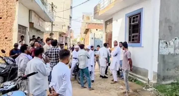  करंट की चपेट में आकर इलेक्ट्रॉनिक कारीगर की मौत,परिजनो और किसान यूनियन का धरना प्रदर्शन