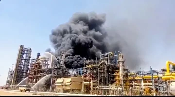  HPCL Rajasthan Refinery Limited में लगी भीषण आग,नही हुई कोई जनहानि
