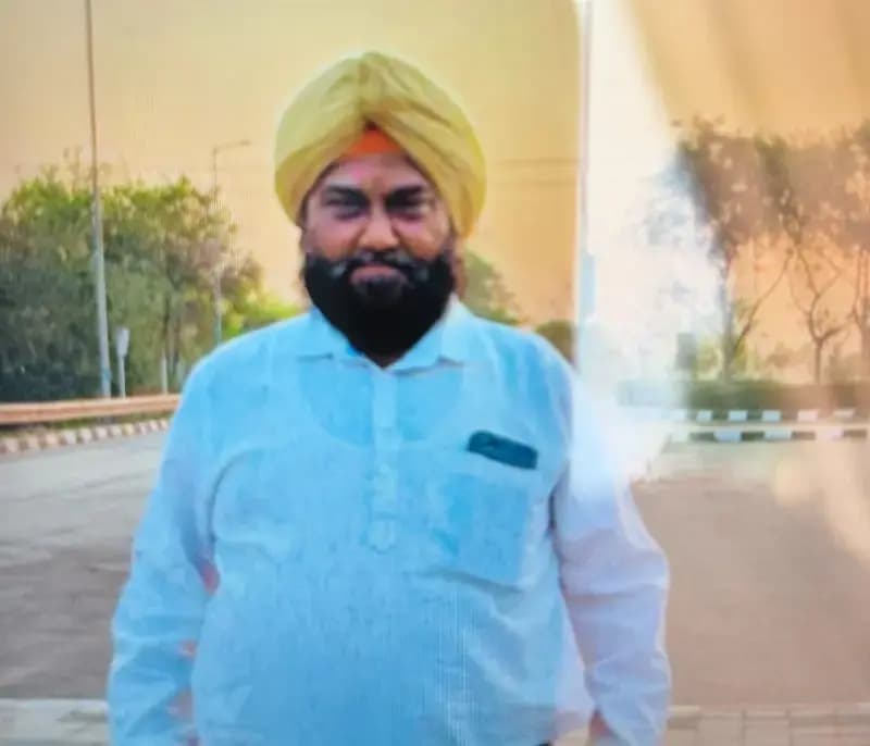 लखनऊ के पारा  क्षेत्र में सरदार कप्तान सिंह ने अपनी राइफल से खुद को मारी गोली,मौके पर मौत