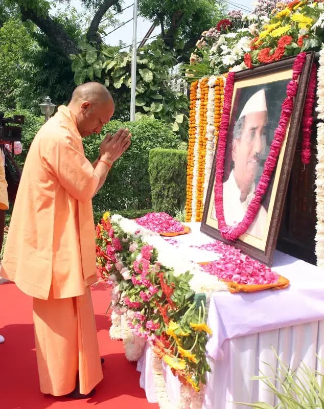  CM योगी ने पूर्व मुख्यमंत्री हेमवती नंदन बहुगुणा को उनकी जयंती पर दी श्रद्धांजलि