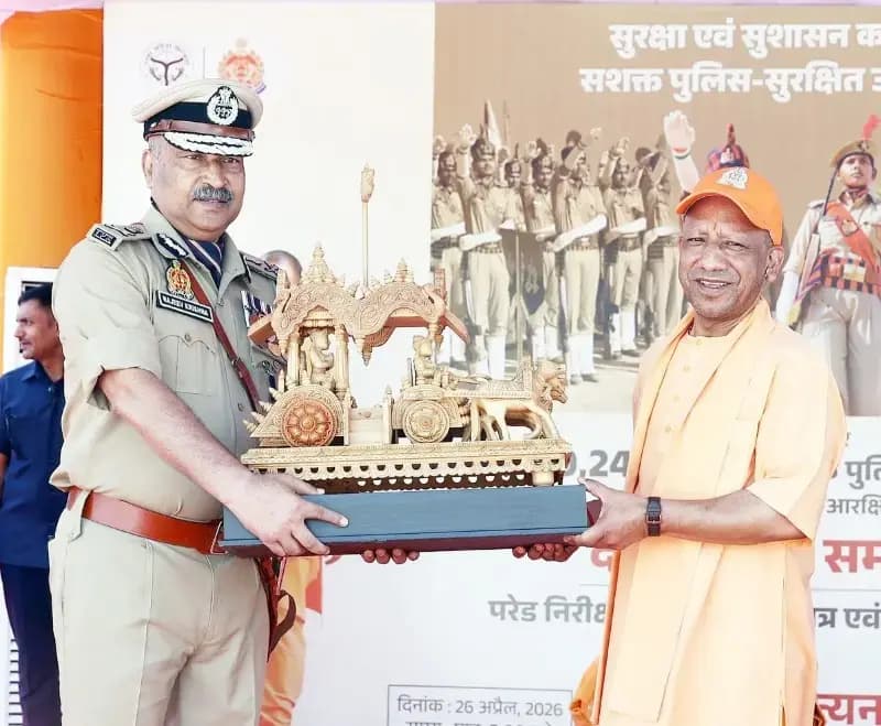  सीएम योगी ने थपथपाई नए आरक्षियों की पीठ, पुरस्कार पाकर खिले जवानों के चेहरे