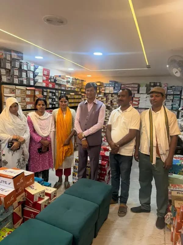 व्यापारियों का सम्मान समारोह: एमएलसी पवन सिंह चौहान का बीकेटी में जोरदार अभिनंदन