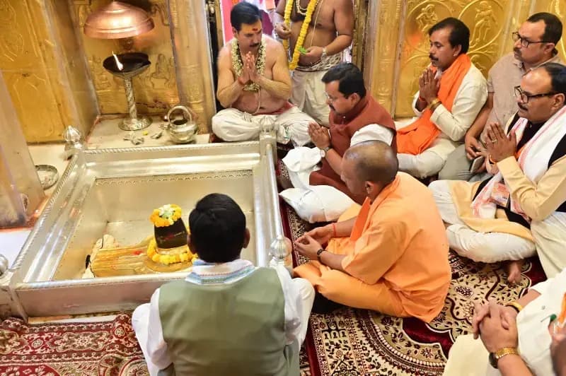 आस्था और राजनीति: बाबा विश्वनाथ की शरण में नितिन नवीन और सीएम योगी
