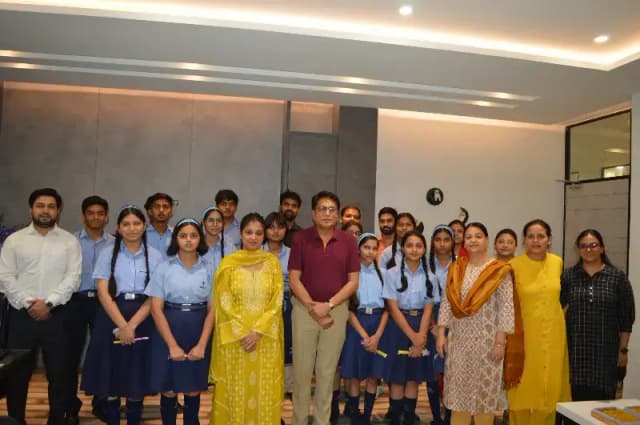 एसआर इंटरनेशनल स्कूल का परचम: आईसीएसई बोर्ड परीक्षा में दर्ज की ऐतिहासिक जीत