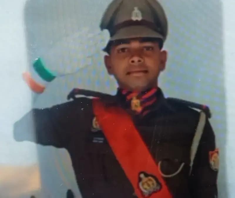 लखनऊ के PHQ में तैनात सत्येंद्र वर्मा का कमरे में मिला शव, जांच में जुटी पुलिस