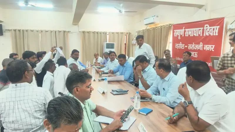  न्याय न मिलने से हताश किसान ने संपूर्ण समाधान दिवस में किया आत्मदाह का प्रयास