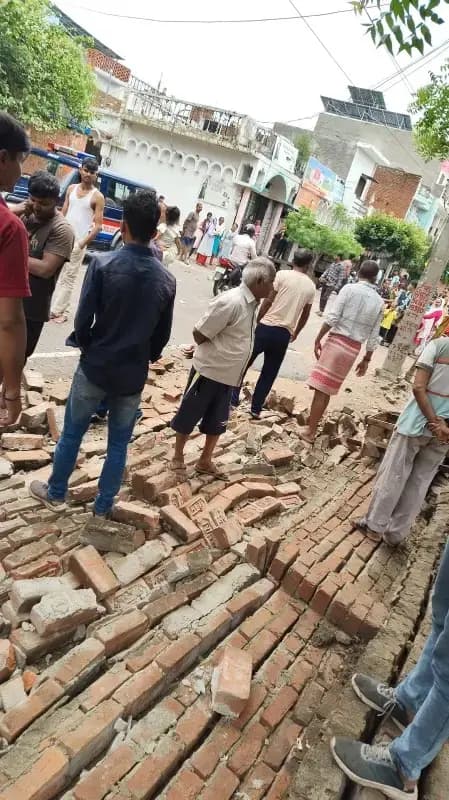 भीषण तूफान के बीच दीवार गिरने से युवक की मौत, दो मासूमों के सिर से उठा पिता का साया