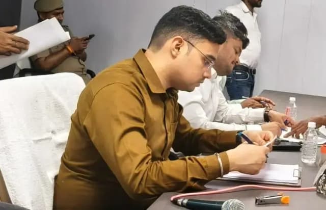 SDM बख्शी का तालाब सहिल कुमार ने 24 लेखपालों में क्षेत्रों में किया बदलाव,नए आदेश जारी