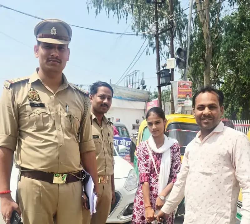  मोहनलालगंज में ऑटो चालक ने बुजुर्ग महिला को लौटाया जेवरात और नकदी से भरा बैग