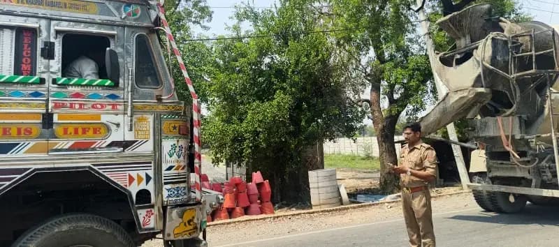 सघन चेकिंग अभियान: मोहनलालगंज में दर्जनों वाहनों के चालान, पुलिस की मुस्तैदी से मची खलबली