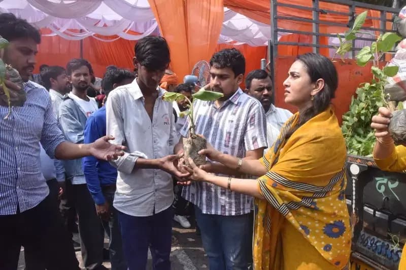 ज्येष्ठ मंगल पर लखनऊ को प्लास्टिक मुक्त बनाने मुहिम में जुटी शिप्रा पाठक
