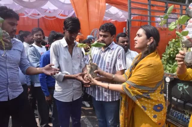 ज्येष्ठ मंगल पर लखनऊ को प्लास्टिक मुक्त बनाने मुहिम में जुटी शिप्रा पाठक