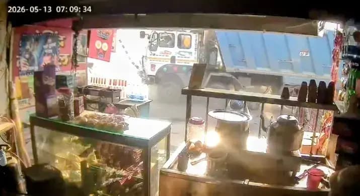  बेकाबू डंपर ने 4 गाड़ियों को रौंदा, युवक का पैर कटा, शिक्षिका समेत 4 गंभीर रूप से घायल