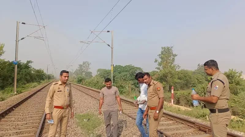 लखनऊ के बीबीडी क्षेत्र में रेलवे ट्रैक पर मिला युवक का शव, जांच में जुटी पुलिस