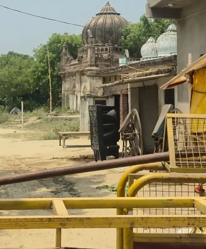 मलिहाबाद में सुरक्षा के कड़े इंतजाम: कसमंडी कलां में पुलिस और पीएसी मुस्तैद, 40 लोग पाबंद