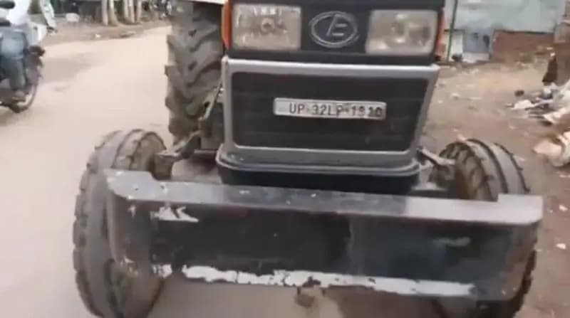 ठाकुरगंज थाना क्षेत्र में तेज रफ्तार ईंट से भरी ट्रैक्टर ने ली दो लोगो की जान