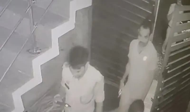 महिंगवा पुलिस ने बिना वारंट के घर में घुसकर दी दबिश,38 हजार की नकदी चोरी