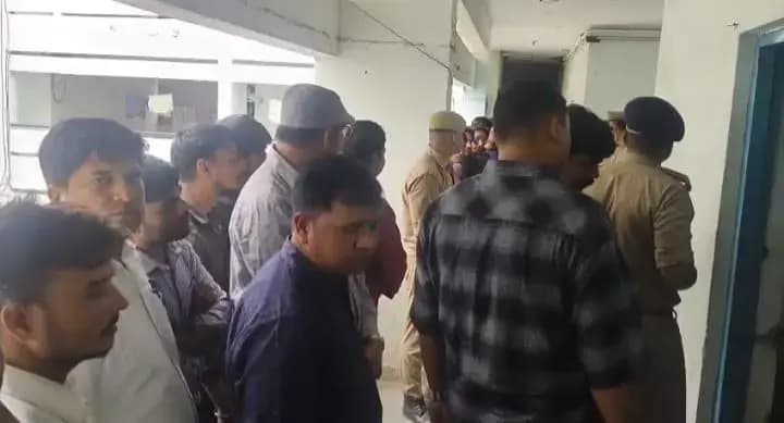 इंजीनियरिंग कॉलेज छात्रावास के कमरे में छात्र का शव बरामद ,पुलिस जांच में जुटी,जानकीपुरम क्षेत्र की घटना