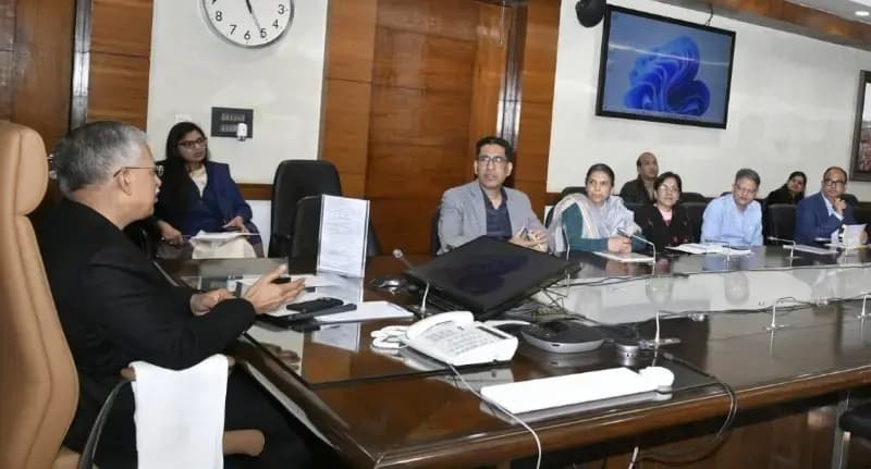 मुख्य सचिव ने बैठक में मिलों में चीनी उत्पादन बढ़ाने पर चर्चा