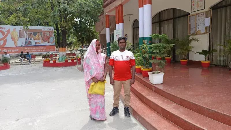 अम्बेडकर नगर के युवक को जॉर्डन के रास्ते युद्धग्रस्त इज़राइल से सकुशल घर वापस लाया गया